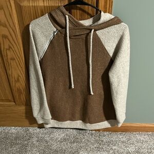 Hailey & Co women’s hooded top.  Size Small.